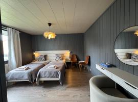 ZeNour Your Cozy Stay in Åmål，位于奥莫尔的酒店