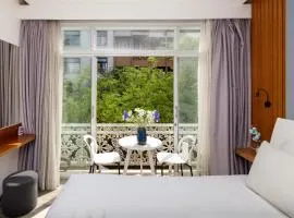 Cozy Le Parc Hotel