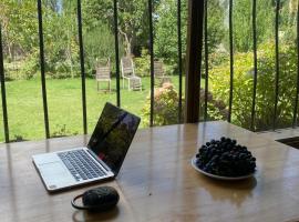 Anarres A Creative Residency，位于锡卡都的酒店