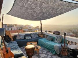 Agadir Funky Chill Guesthouse Surf, Horse, Music adventures，位于奥瑞尔的酒店