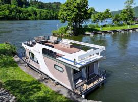 Eichberger Hausboot，位于Obernzell的船屋
