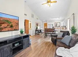 Hikers Hideaway - Cozy Resort Condo with Pool & More