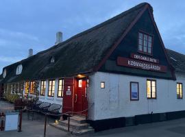 Købmandsgården，位于Ballen的带停车场的酒店
