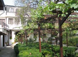 Family Hotel Regina，位于特尔戈维什特的酒店