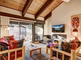 Alpine Meadows Peak 15 Min to Commons Beach，位于阿尔卑斯山草甸的酒店