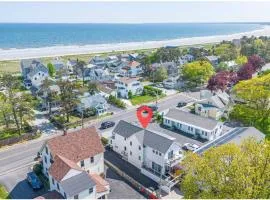 Latitude Adjustment Walk to Beach & Dining