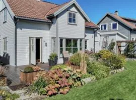3 Bedroom Stunning Home In Avaldsnes