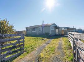 The Flax Cottage - National Park Holiday Home，位于Raurimu的酒店