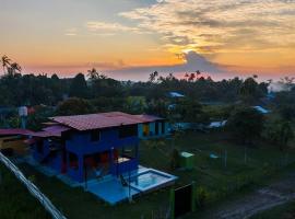 Guacamayo Azul，位于伊基托斯的带泳池的酒店