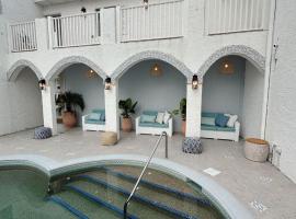 The Flamingo - South Padre Island，位于南帕诸岛的酒店