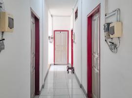 Urbanview Hotel Executive Residence Semarang by RedDoorz，位于Candi的酒店