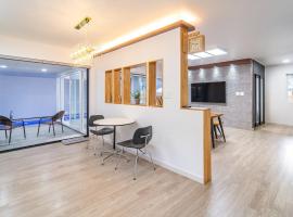 Chuncheon Staysaint21 Poolvilla，位于春川的酒店