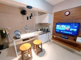 Lavender Airport Suite