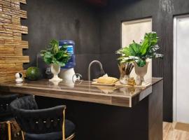 VILLA Inanna，位于Naic的酒店