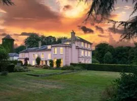 Large Manor House with Pool Hot Tub & Gardens