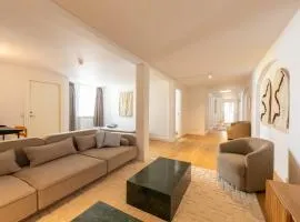 Family-Friendly Home for 10 in Prime Location