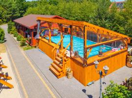 Domki Letniskowe Forest nad morzem，位于达尔沃沃的酒店