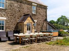 Charming Rural Escape with Hot Tub Play Room BBQ