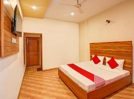 Hotel O NR Residency，位于Banūr的酒店