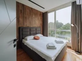 Quiet 1BR Retreat 2min to Transit and Shops