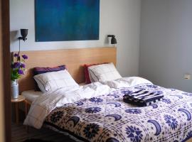 Charming wooden house apartment in Vaasa，位于瓦萨的酒店