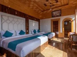 The Warmth & Welcome Hotel I Vacations I Conference I MICE I Family Events I Open Air Terrace I Sky Bonfire I Wooden Rooms With Pvt Balconies I Kufri by Exotic Stays
