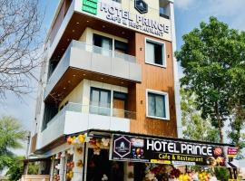 Hotel Prince Cafe & Restaurant，位于Shāhpura的酒店
