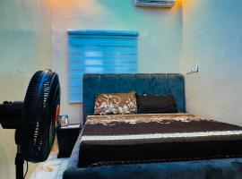 LUXE90 INTERNATIONAL HOTEL AND SUITEs，位于Ijaiye的酒店
