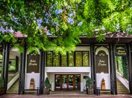 猎人角酒店，位于皮特什蒂的Spa酒店