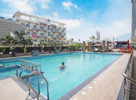 Royal Palace Beach Resort Walking Distance 1 Minutes，位于曼达莫尼的酒店