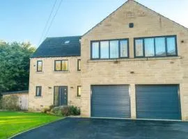 12 Guests - Hot Tub - Free Parking in Huddersfield