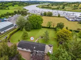 Loughside Lodge - Fermanagh 5 bed waterside bungalow