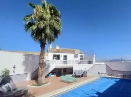 5 Bedroom House, Private Pool & Outside Kitchen