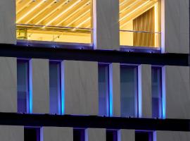 Fasma Suites Luxury Apartments in Piraeus，位于比雷埃夫斯的酒店