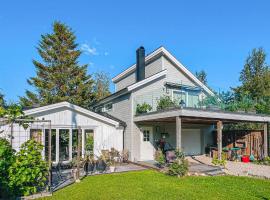 3 Bedroom Stunning Home In Strömstad，位于斯特伦斯塔德的酒店