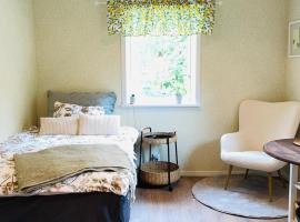 Stugan Karmaleily，位于耶夫勒的宠物友好酒店