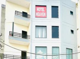 Hotel Heaven，位于罗塔克的酒店