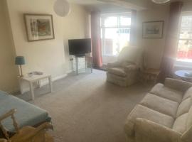 Town centre flat near harbour attractions and restaurants，位于玛丽波特的酒店