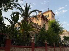 锡切斯皇家客房酒店