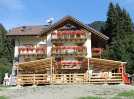 Hotel Lagorai，位于Osteria Carlettani的酒店