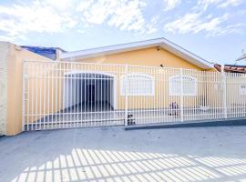 Casa completa, 3 quartos com ar + 2 vagas