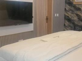 Ehi Grand Hotel，位于Alimosho的酒店