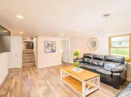 Close to Lambeau 4BR Sleeps 8 Dog Friendly
