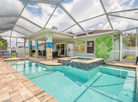 SaltyLux16 Heated Saltwater Pool, Near Beach, Honeymoon Island, Farmer market，位于克利尔沃特的酒店