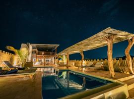 Aviva, brand new designer luxury villa，位于维加伊托的酒店
