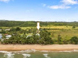 Yellow House Unit A - 2 min walk to the Beach