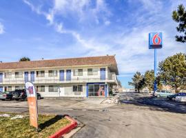 Motel 6 Fort Collins, CO，位于柯林斯堡的酒店