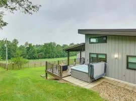 4 Mi to Mohican River Ohio Amish Country Cottage