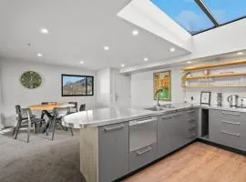 Cecil Peak View Apartment