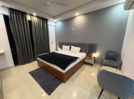 Omaxe New Hazratganj，位于Nilmatha的酒店